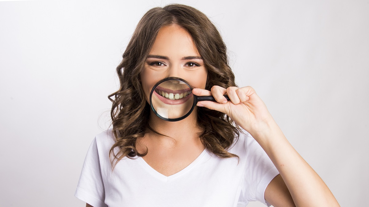 Macchie bianche dello smalto: cause, rimedi e prevenzione