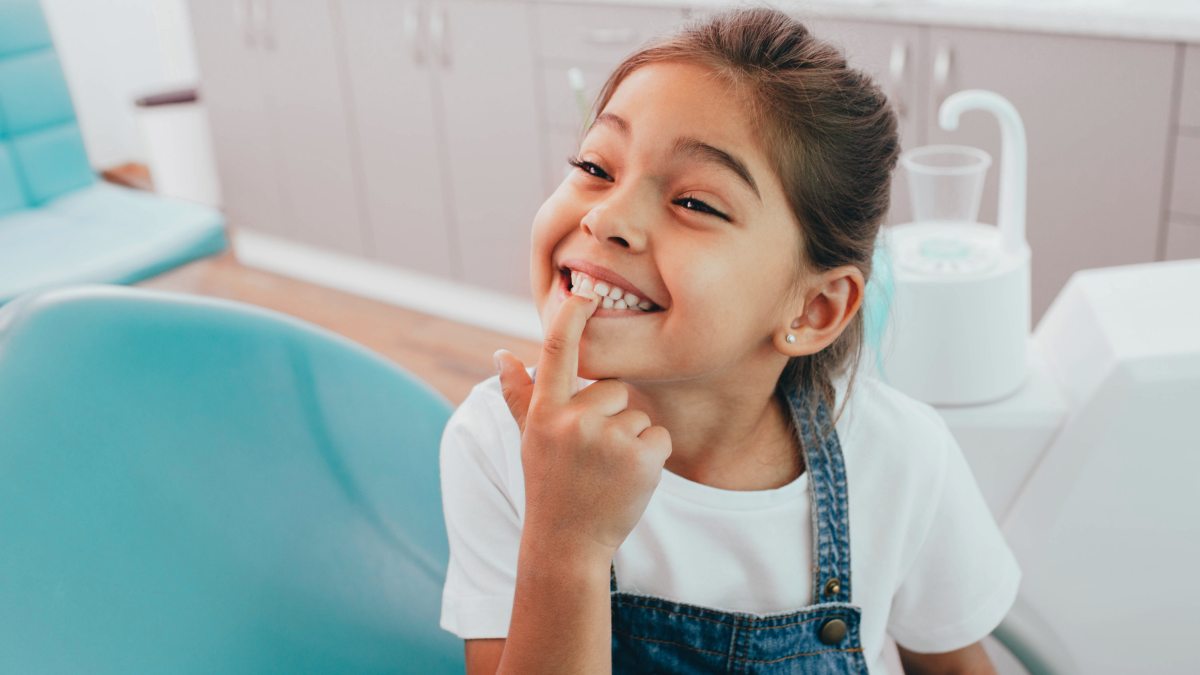 Affollamento dentale nei bambini e nei ragazzi: cause, conseguenze e trattamento 