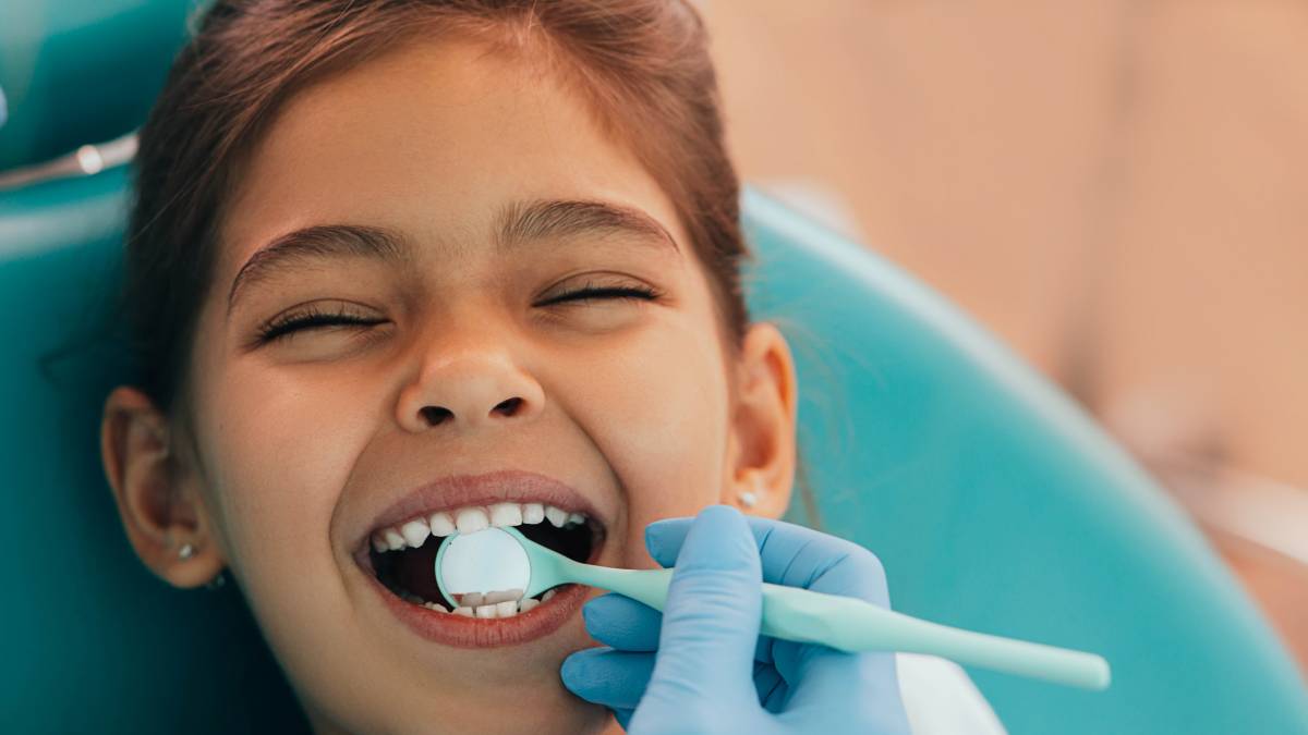 Fluorizzazione dentale: cos’è e come può aiutare l’igiene orale