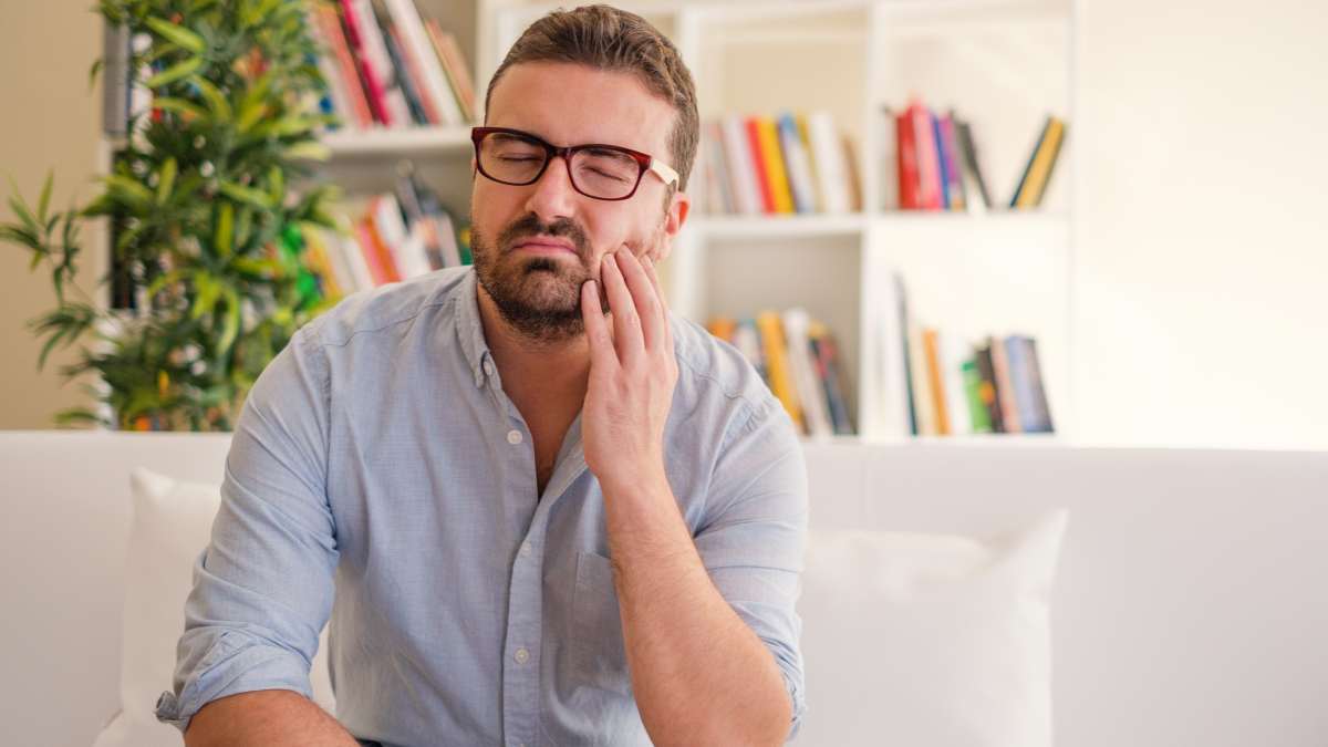 Recessione gengivale: quando le gengive si ritirano