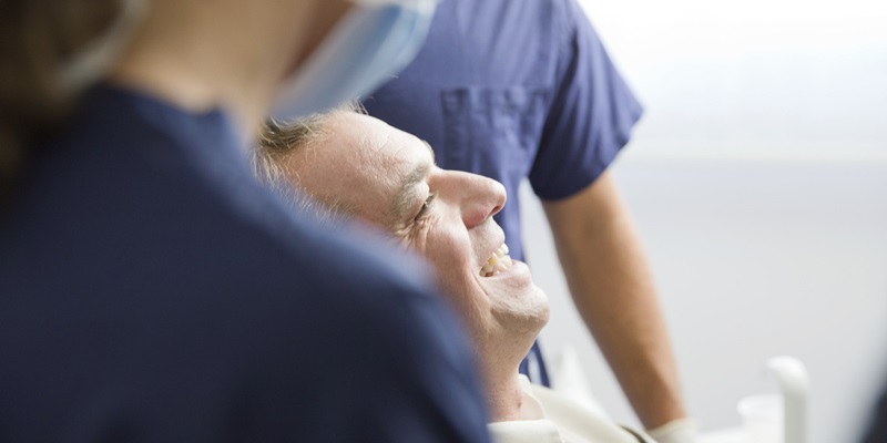 Ortodonzia invisibile e chirurgia parodontale per migliorare l’estetica e la funzionalità dei denti